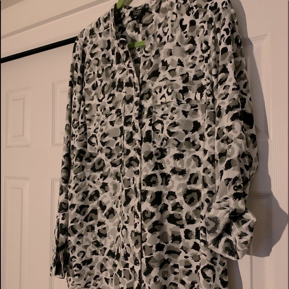 Jones New York Signature Women’s convertible Long Sleeve Animal Print